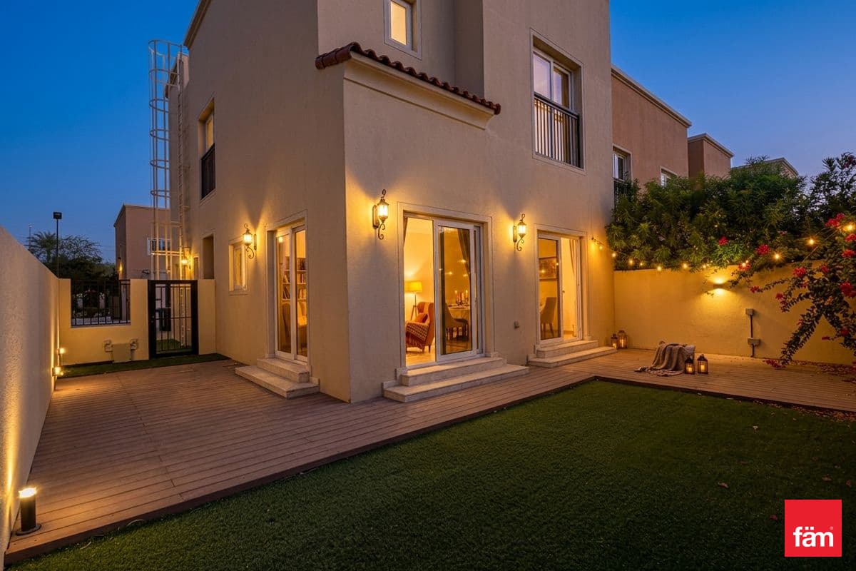 Single Row | Landscaped | Villanova | Pool View
