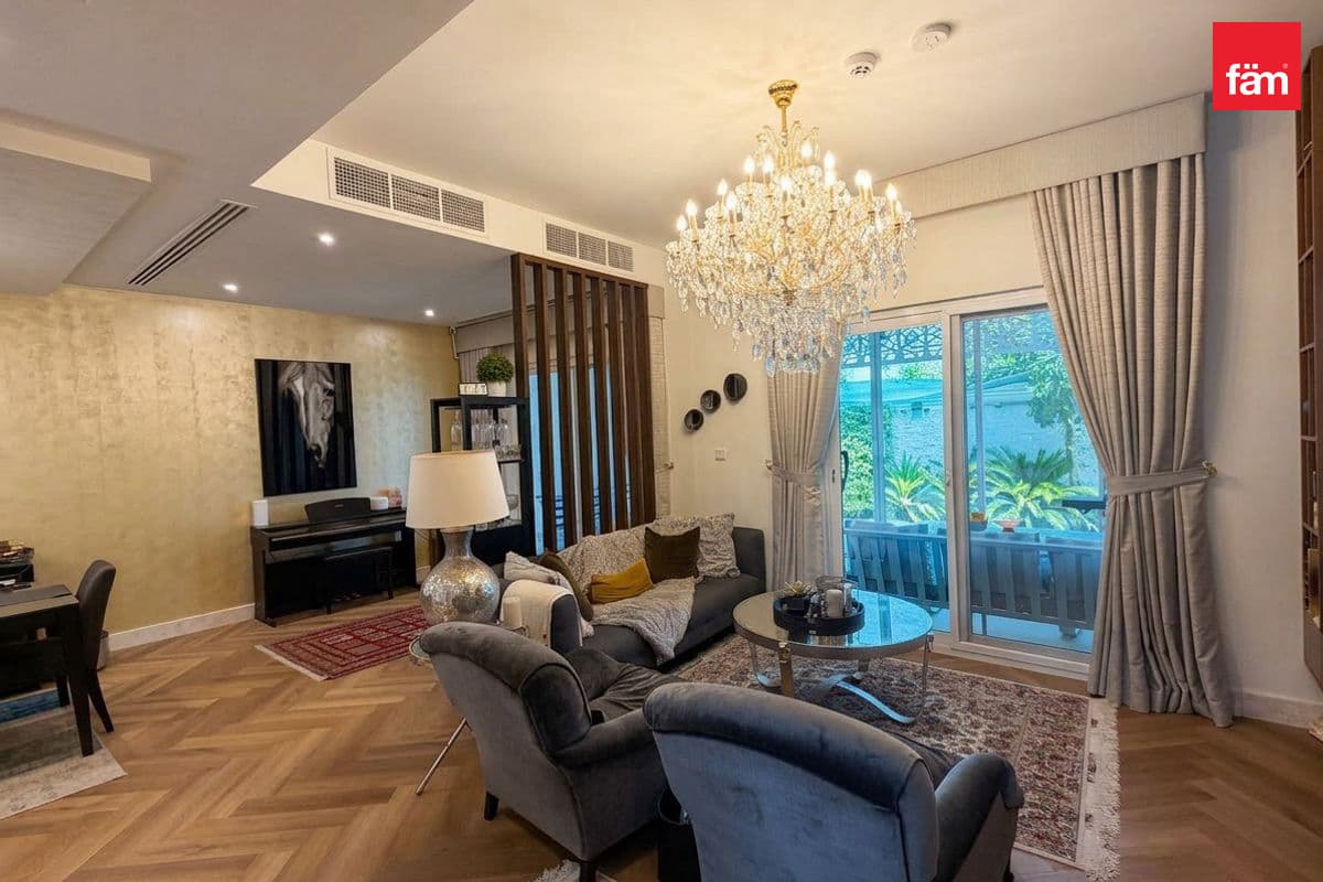 Single Row | Upgraded | Fully Furnished