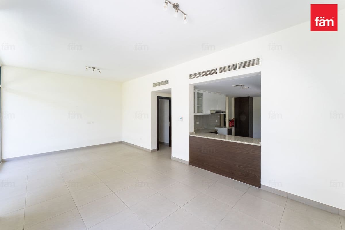 3 Beds Corner Semidetached Vacant For Sale