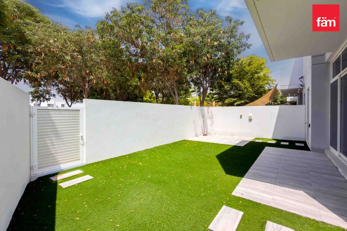 Vacant I Spacious Corner Plot I Single Row Type A