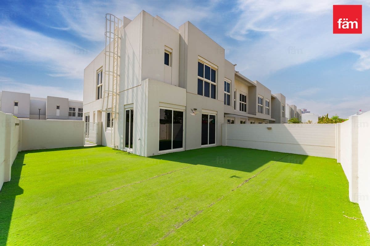 Spacious Corner Plot I Vacant I Area 4482 SQFT