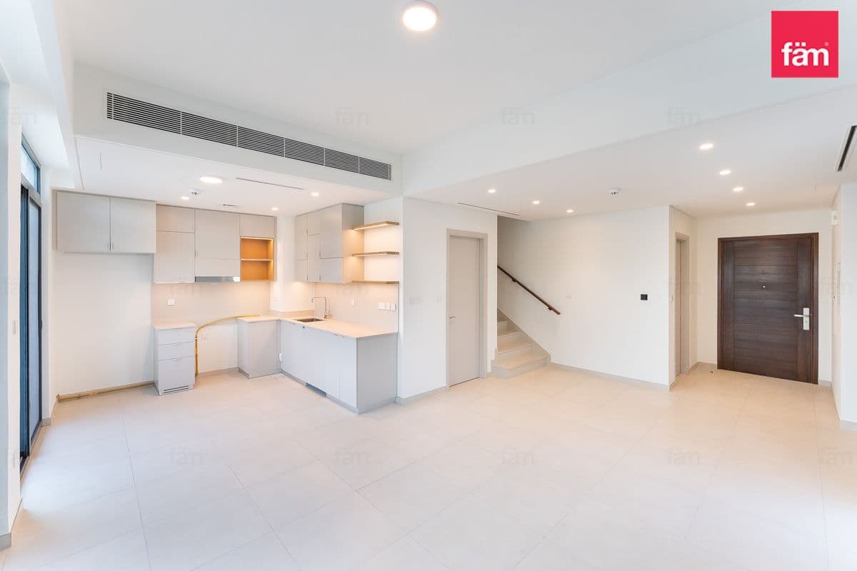 Prime Corner Villa | Walk To Pool, GYM & Retail