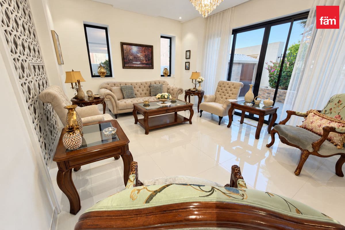 Fully Renovated Townhouse | Ideal Family Home