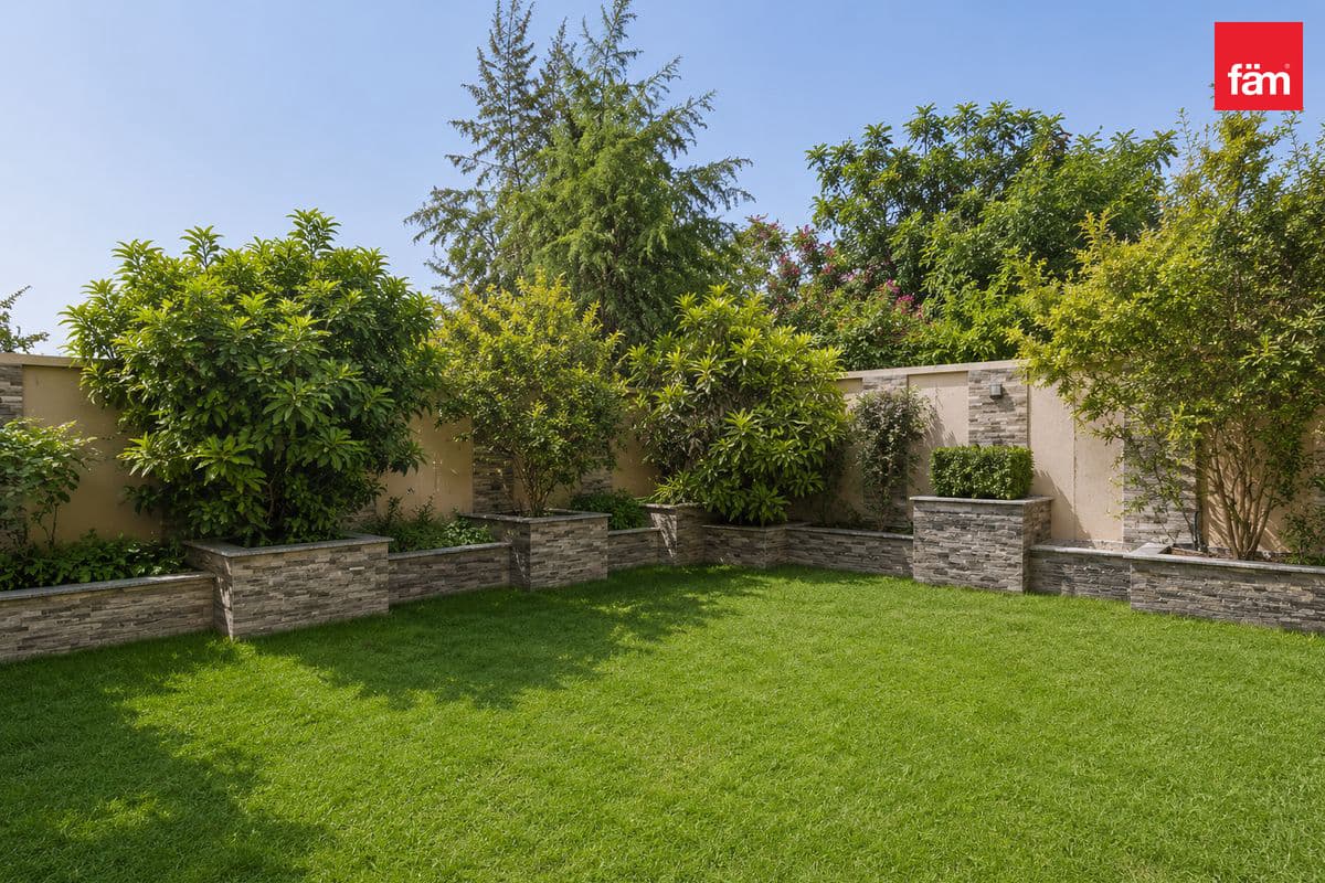 Corner Unit | Unfurnished | Big Garden