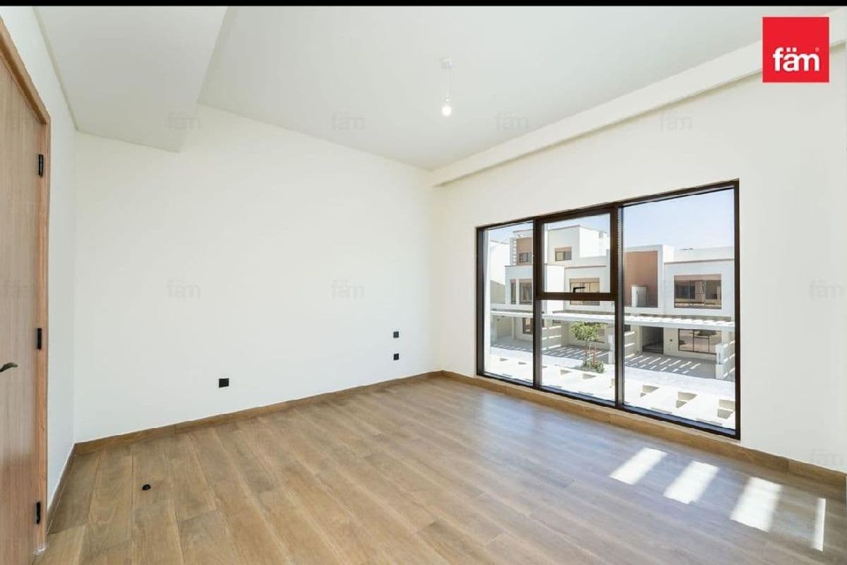 Single Row | Close To Lagoon | Multiple Cheques
