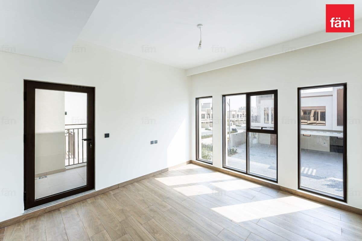 5 BHK + Maid | Corner Unit | Close To Lagoon
