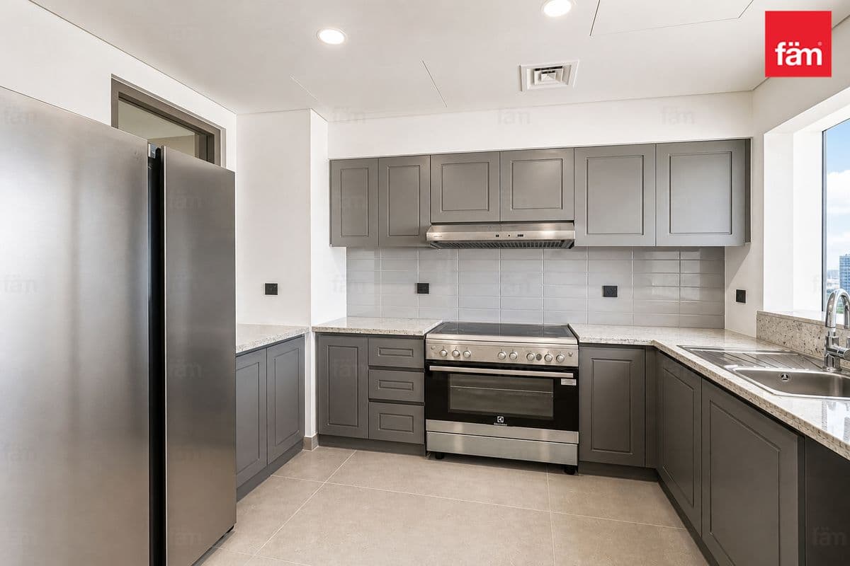 Brand New | Fitted Kitchen | Back To Back.