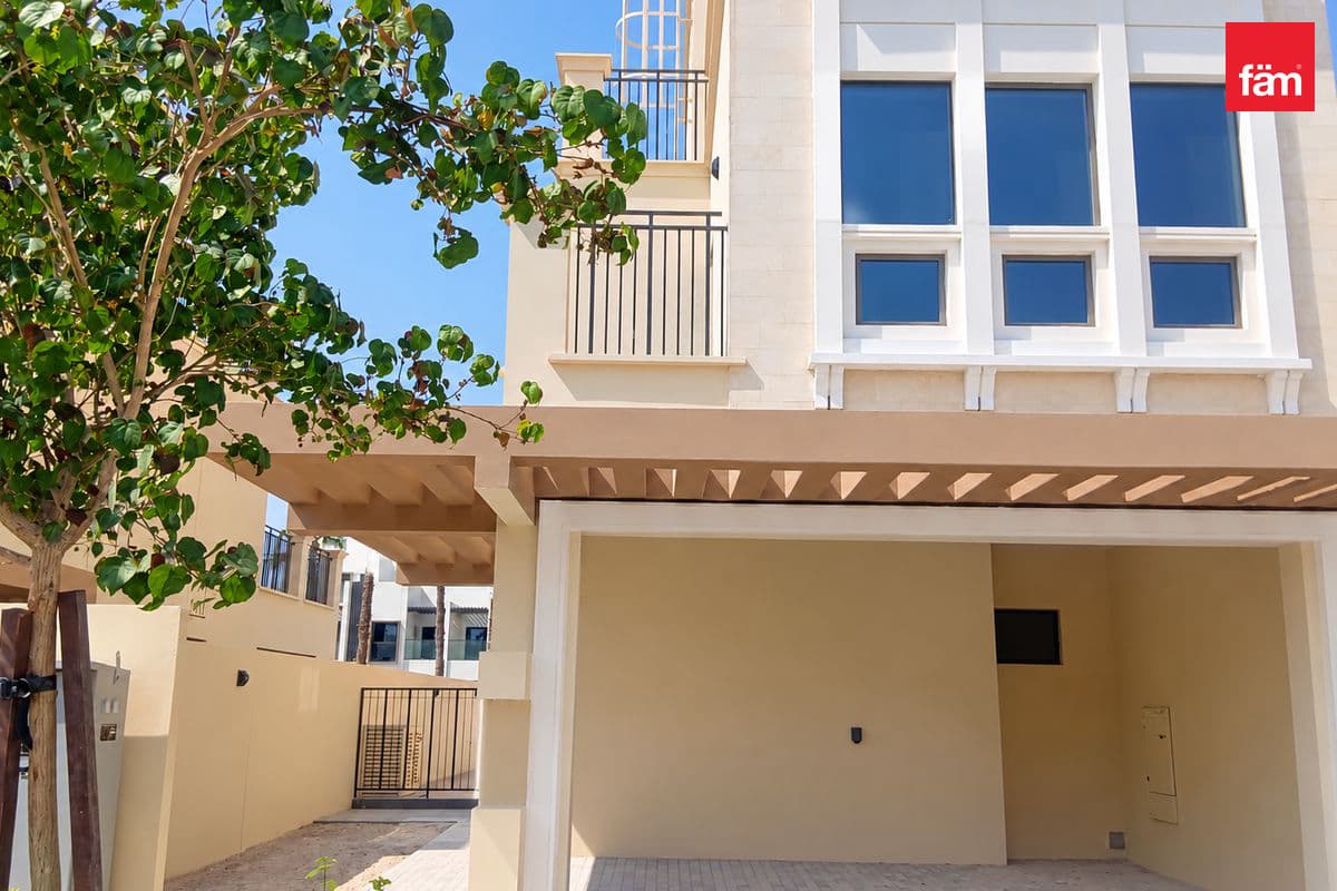 Single Row / Middle Corner Unit / Close To Lagoon