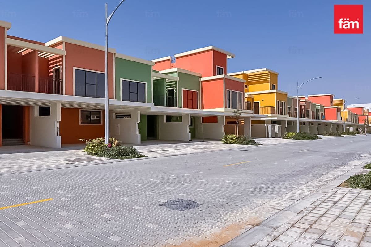 Luxury 4br Townhouse | Ready To Move