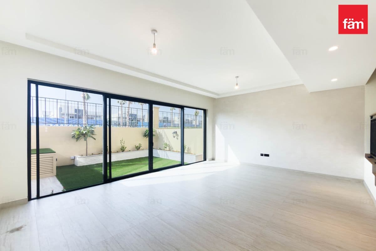 Single Row | Vastu Compliant | Next To Lagoon Gate