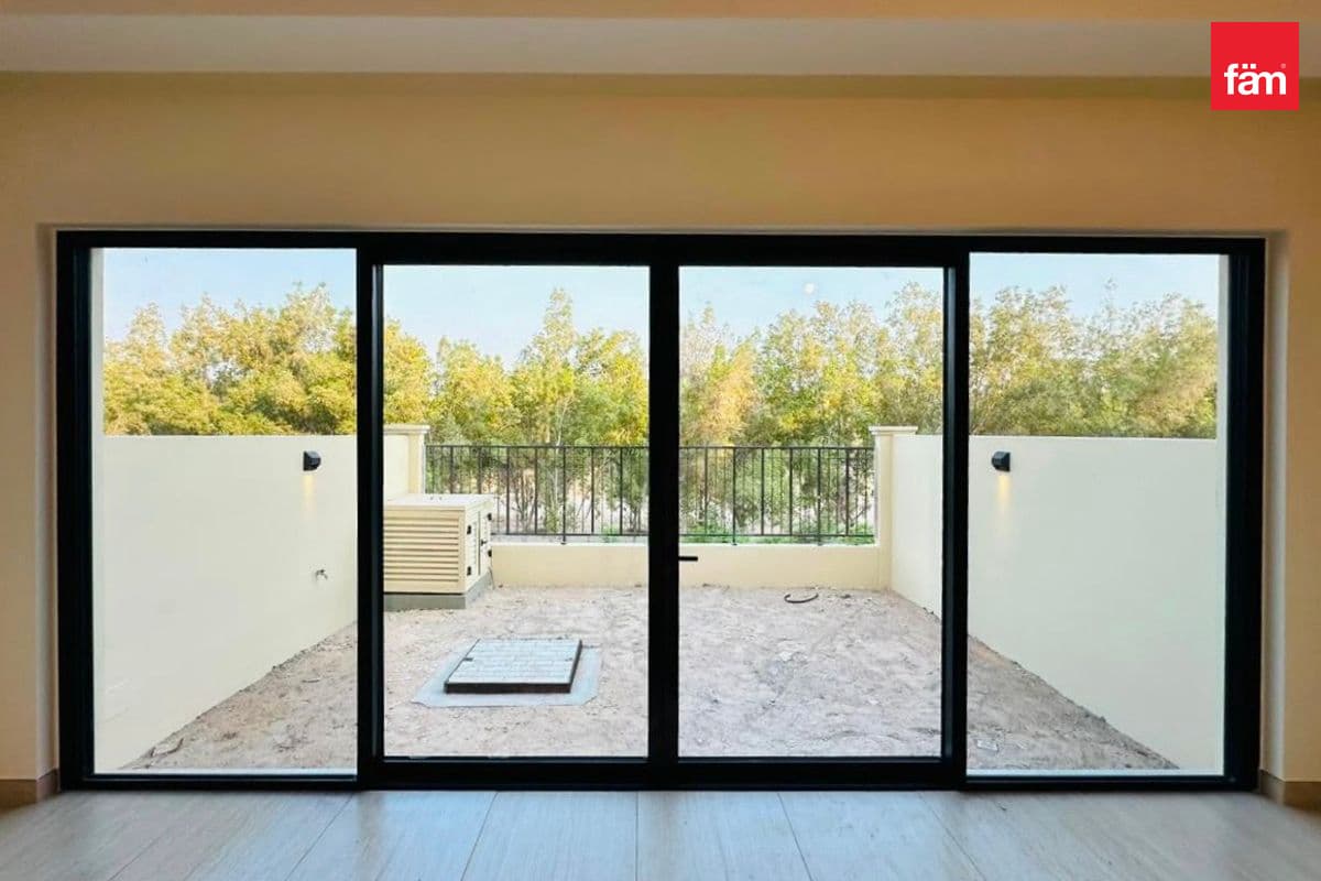 Single Row | Appliances Included | Community View
