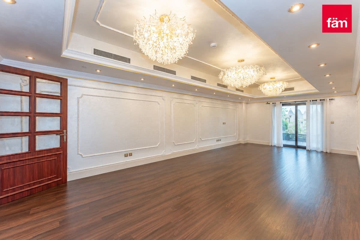 Private Pool And Garden | Triplex | Huge