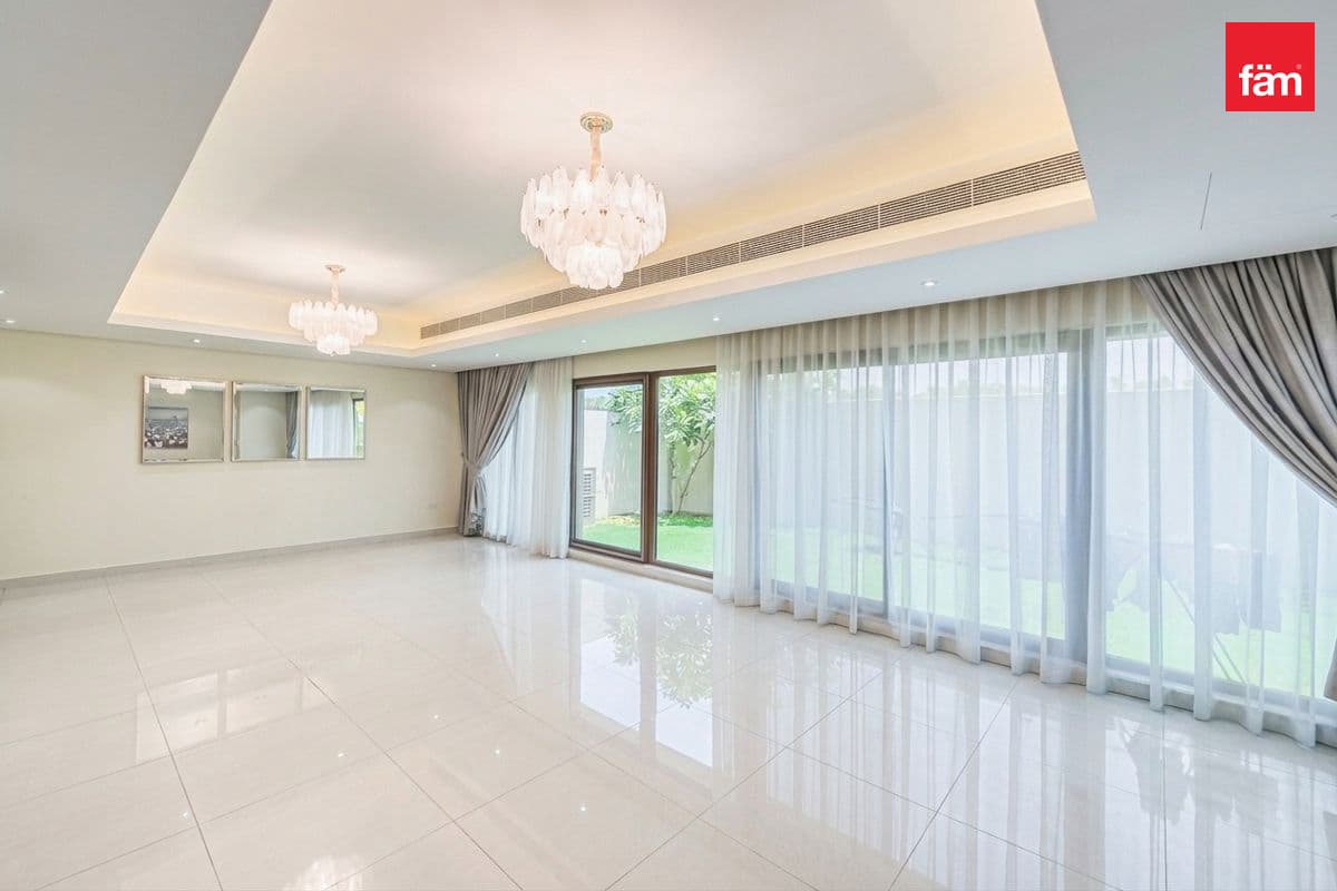 Landscaped | Walking Distance To Park | Skyline