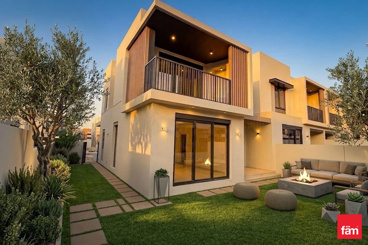 4 Bedroom Corner Single Row Townhouse