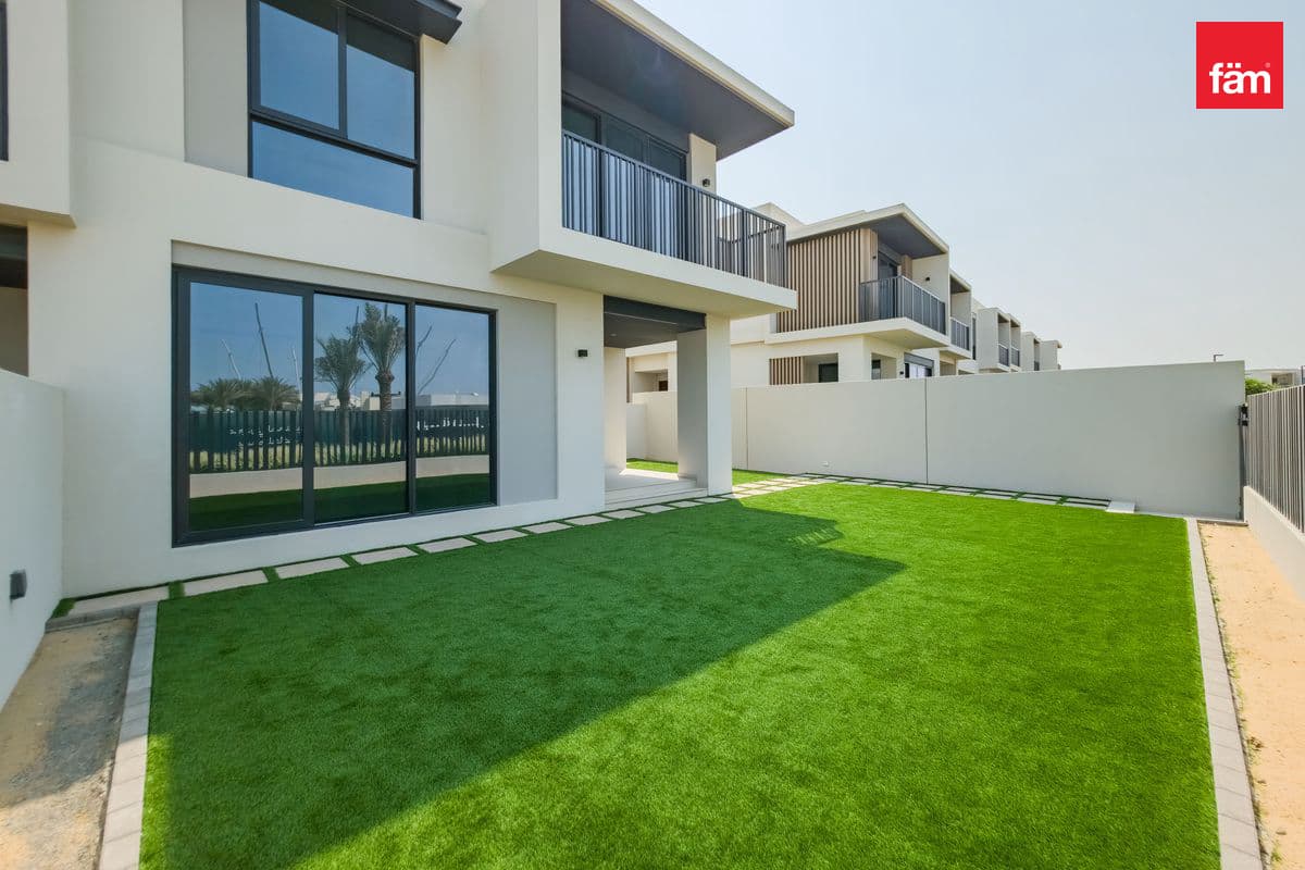 Hot Prime 4 Bedroom Corner Single Row Townhouse
