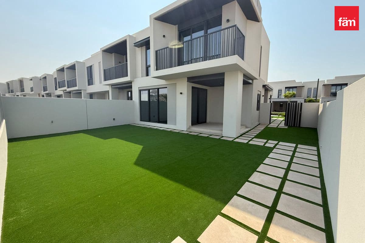 Hot Deal, Fully Landscaped 4 Br Corner Townhouse