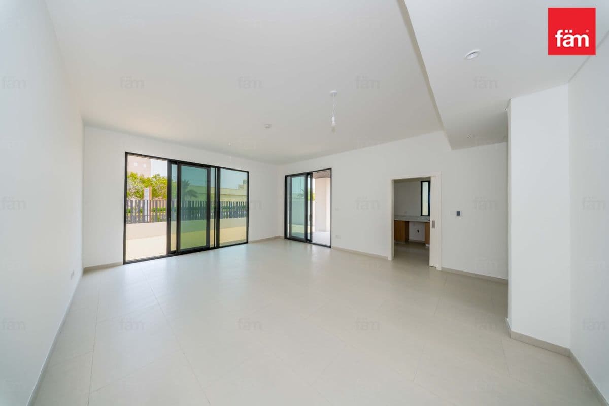 Exclusive Corner Townhouse | L-Shaped Garden