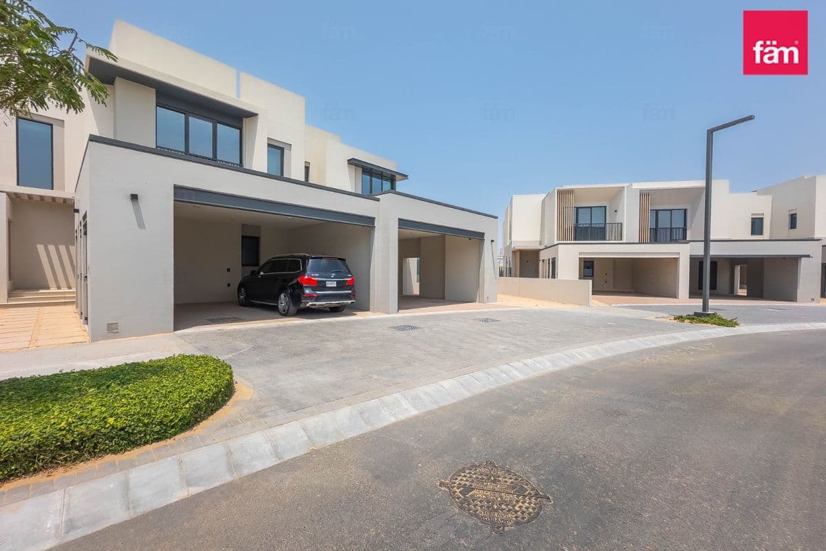 Exclusive Townhouse | Close To Pool & Park