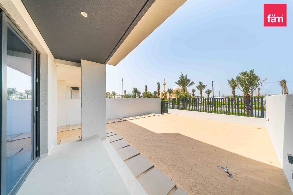 Corner | Close To Pool | Ready