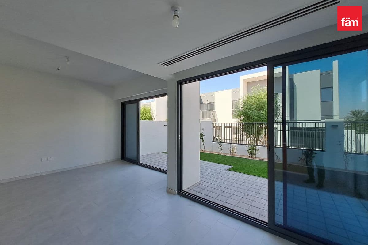 Single Row ,Best Location , 1 Min To Swimming Pool