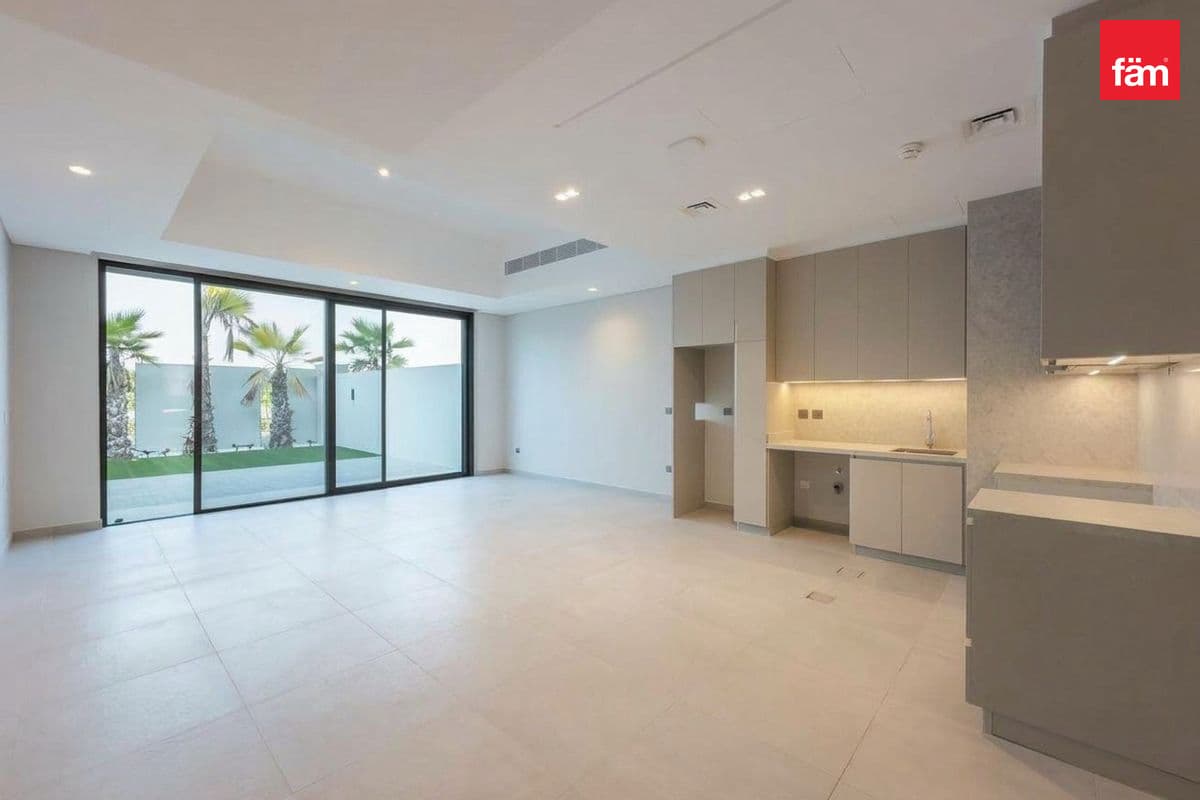 Single Row | Private | District 1 Views | Book Now