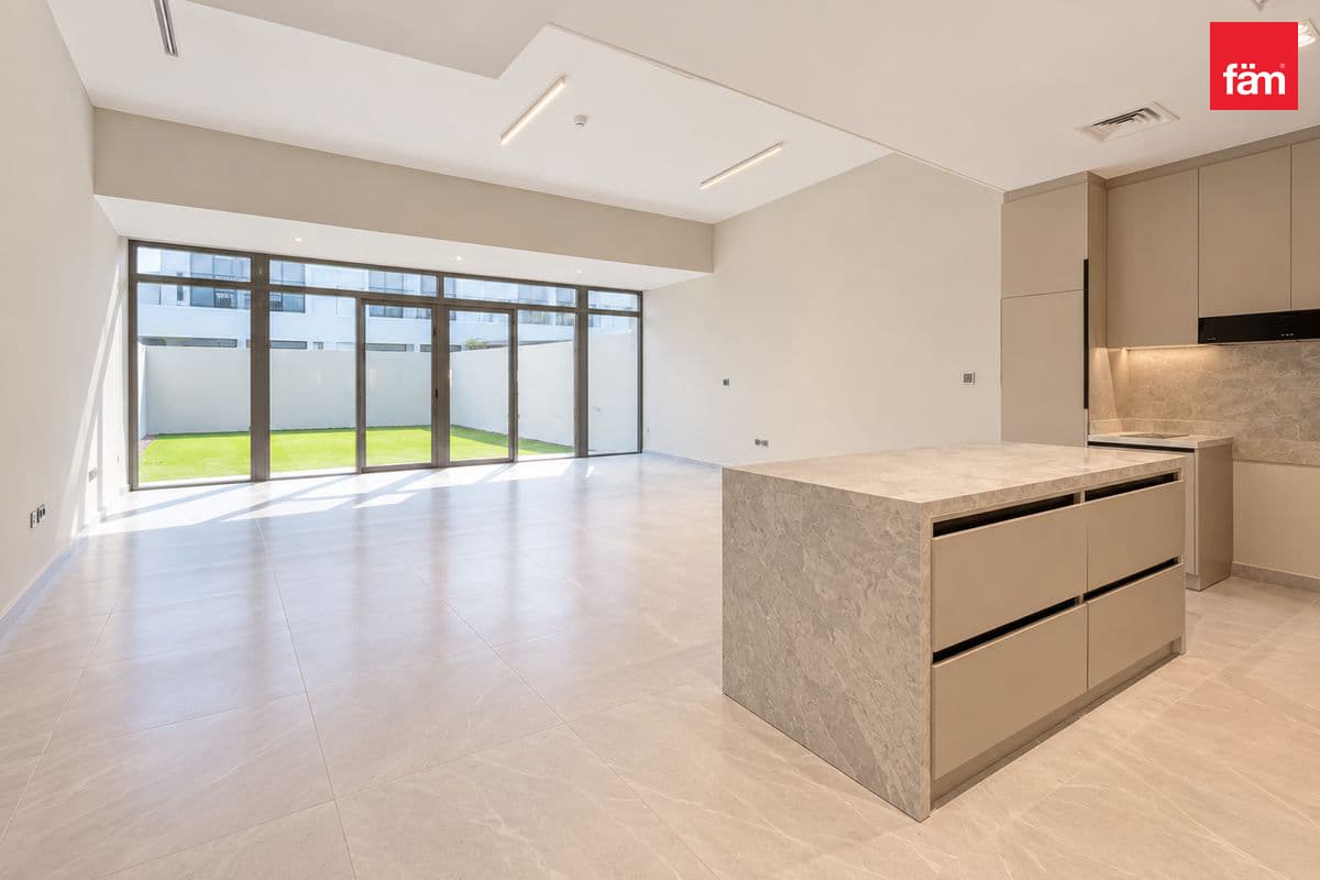 Large Garden | Extended Interior | With Appliances