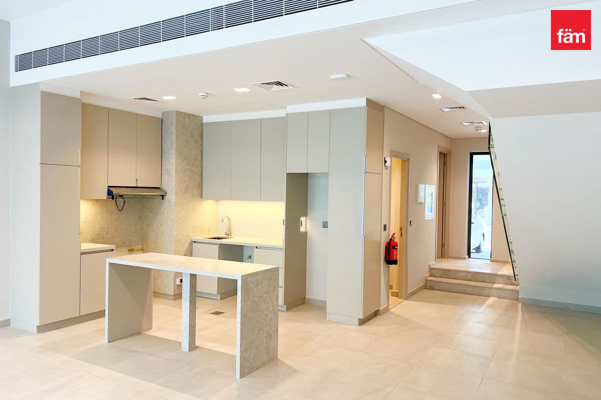 Spacious Layout | Burj Khalifa View | Single Row