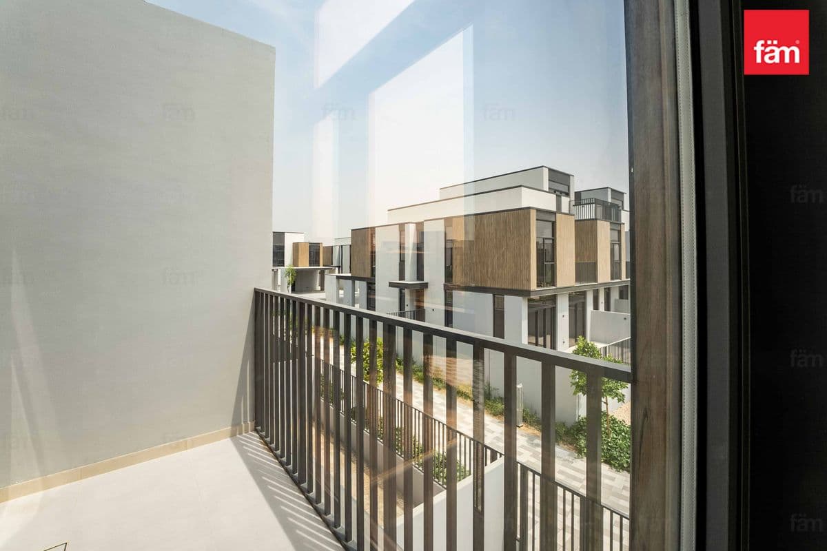 G+2 Park Facing Single Row 3 Beds Ready To Move