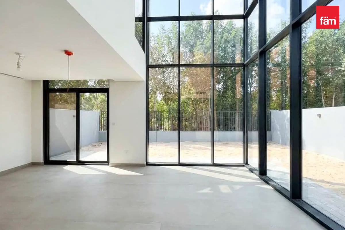 Ready Now | Single Row | Near Amenities