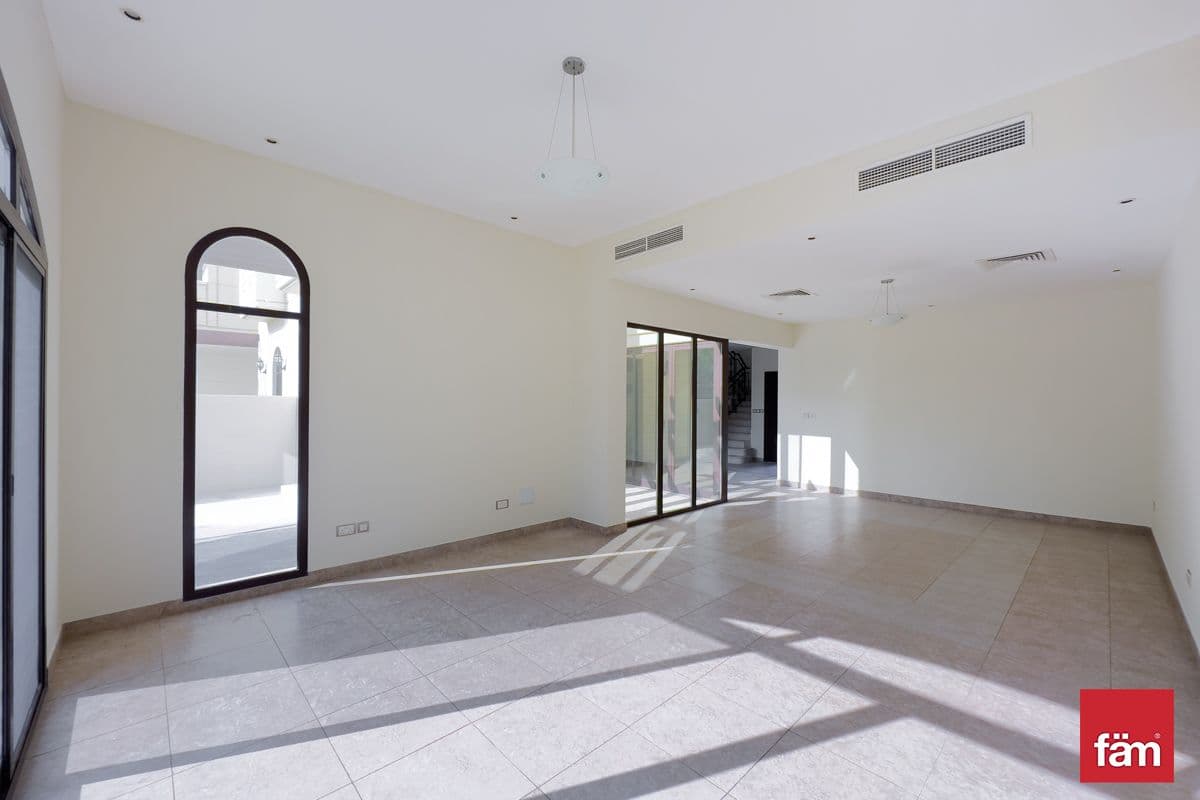 4 Beds Single Row Middle Vacant Soon
