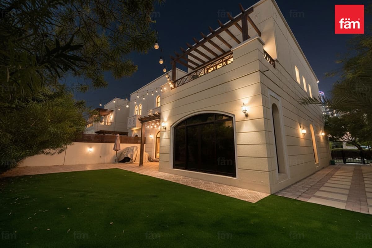 Corner Plot Directly Next To Exclusive Green Park