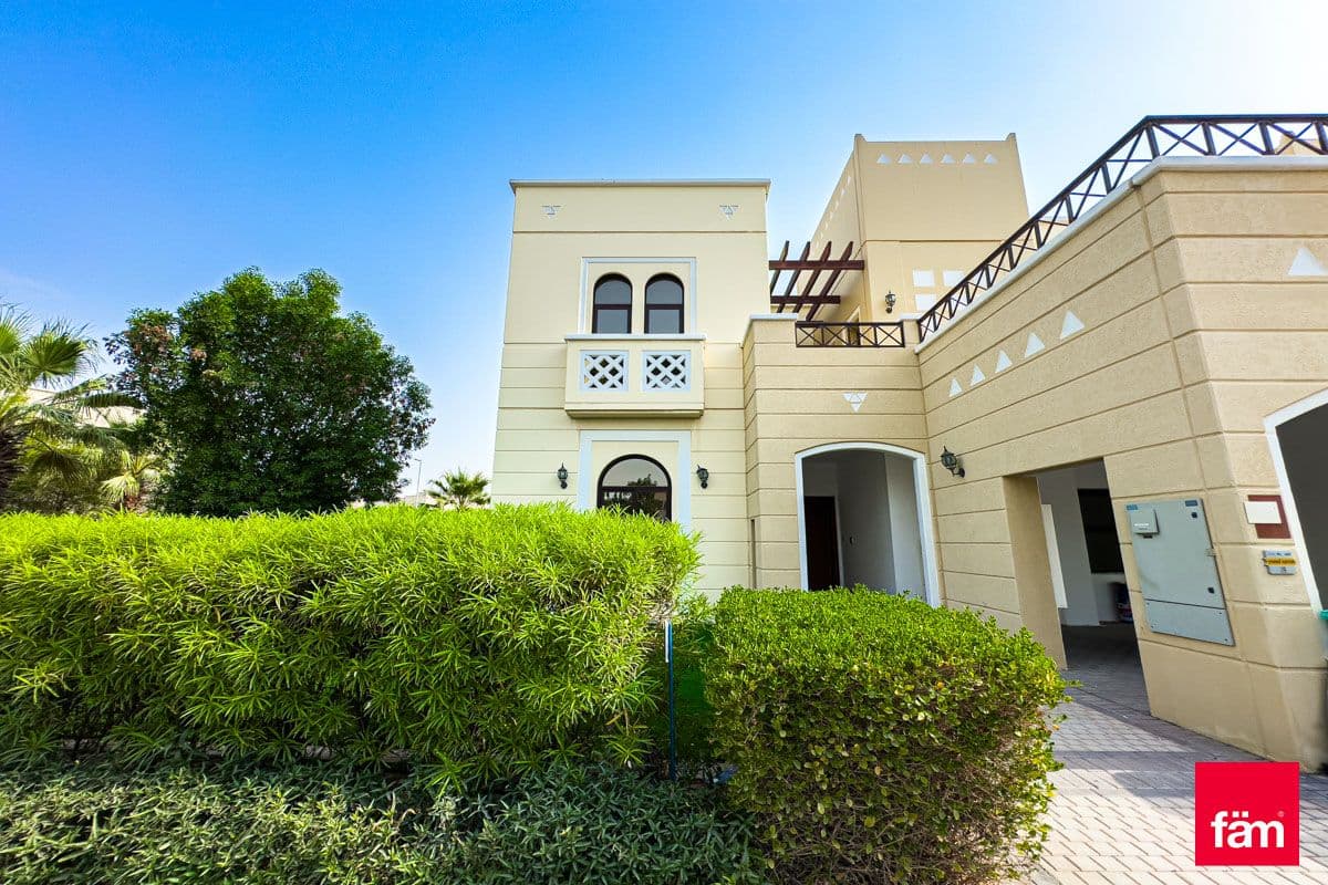 Corner Single Row | Townhouse For Rent