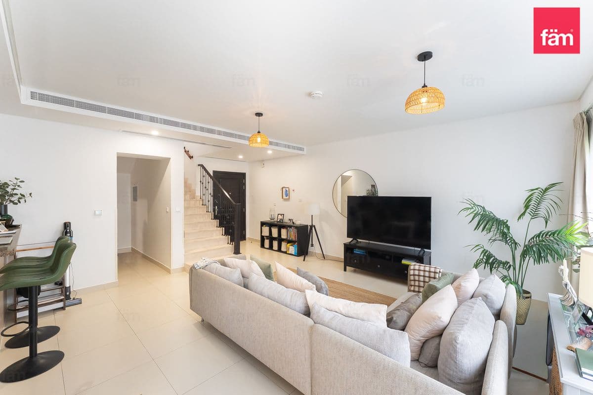 Well Maintained | Spacious Layout | Back To Back