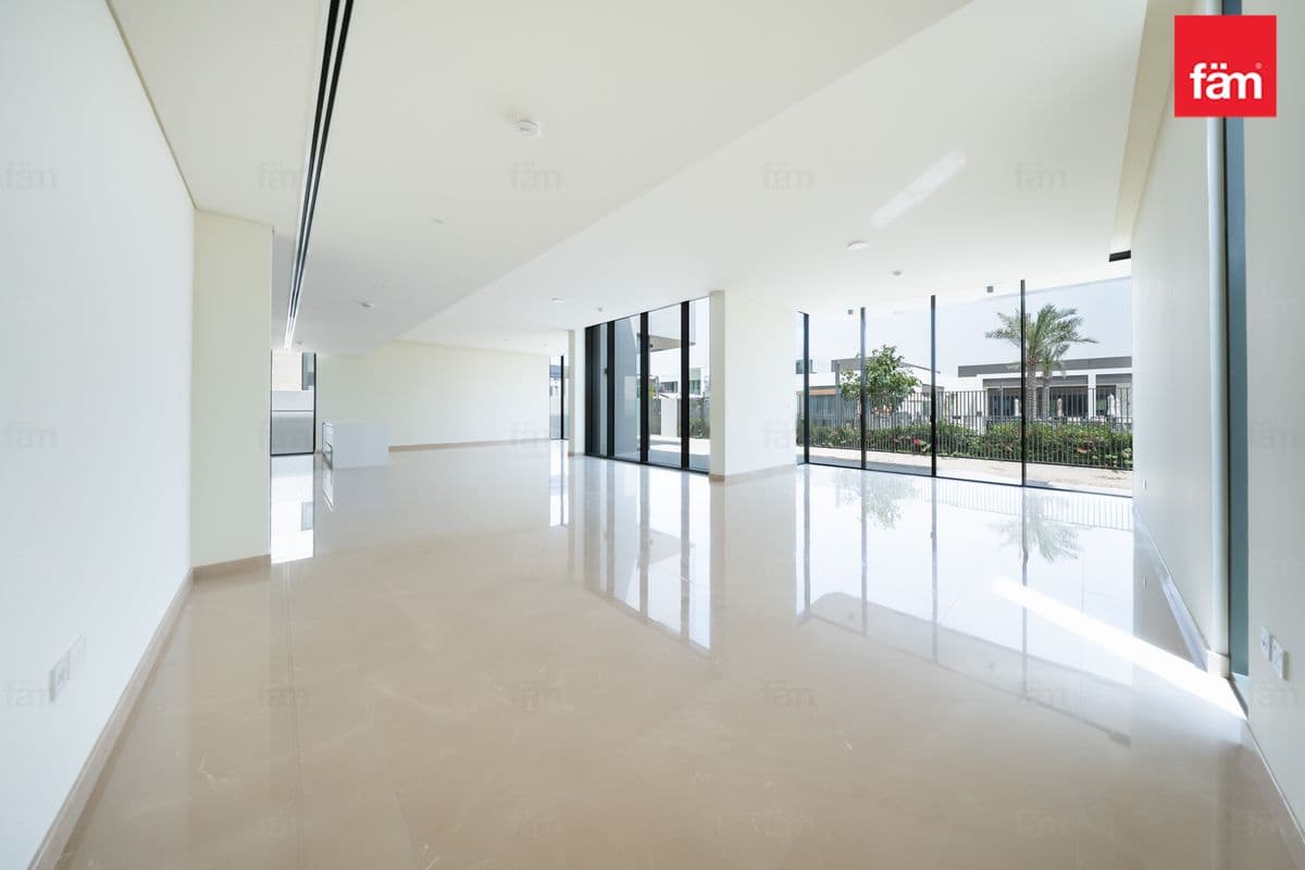 Prestigious Living | Roof Terrace | Lake View