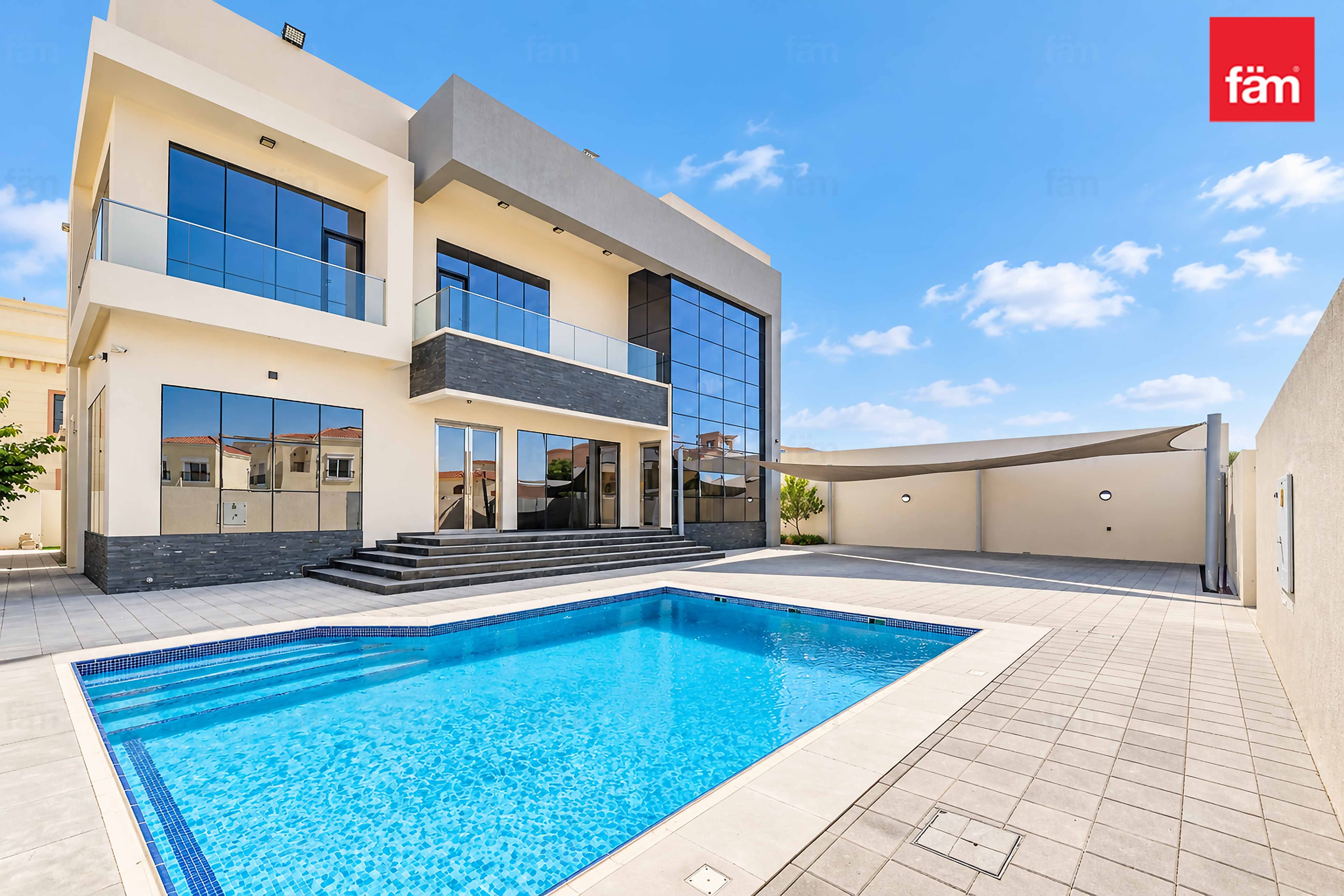 Modern Villa With Nearby Schools & Amenities