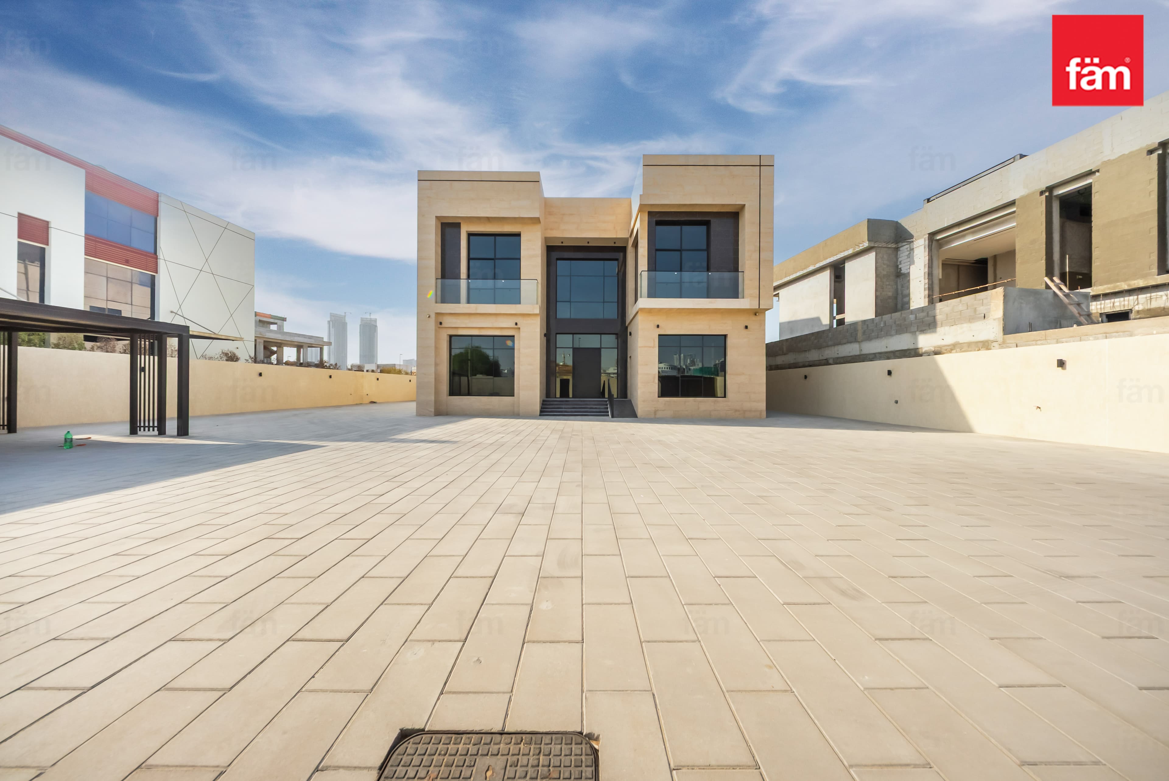Modern Villa With Nearby Schools & Amenities