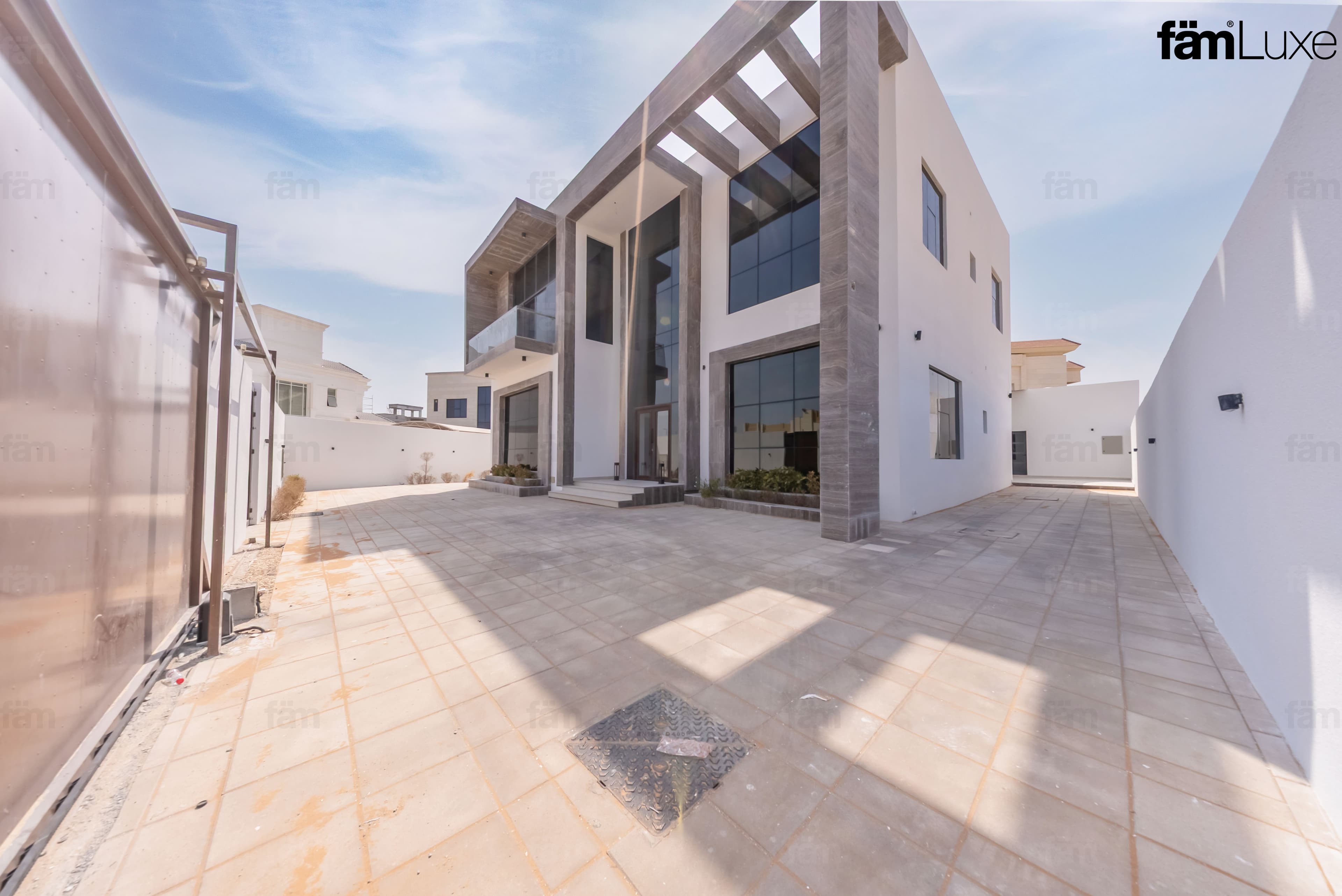 Modern Villa With Nearby Schools & Amenities