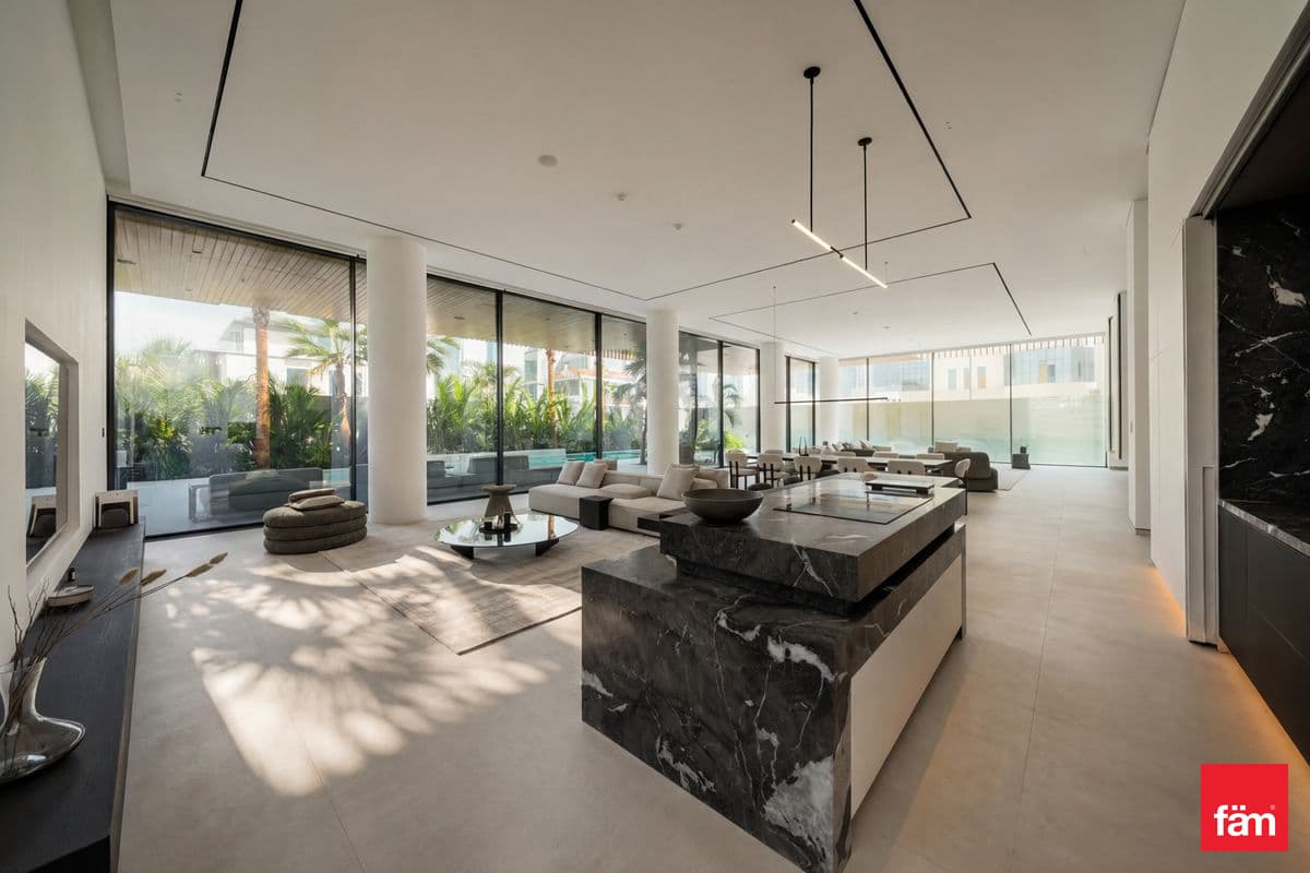 Freehold, Minimalist, Basement, Rooftop, 6 Bed