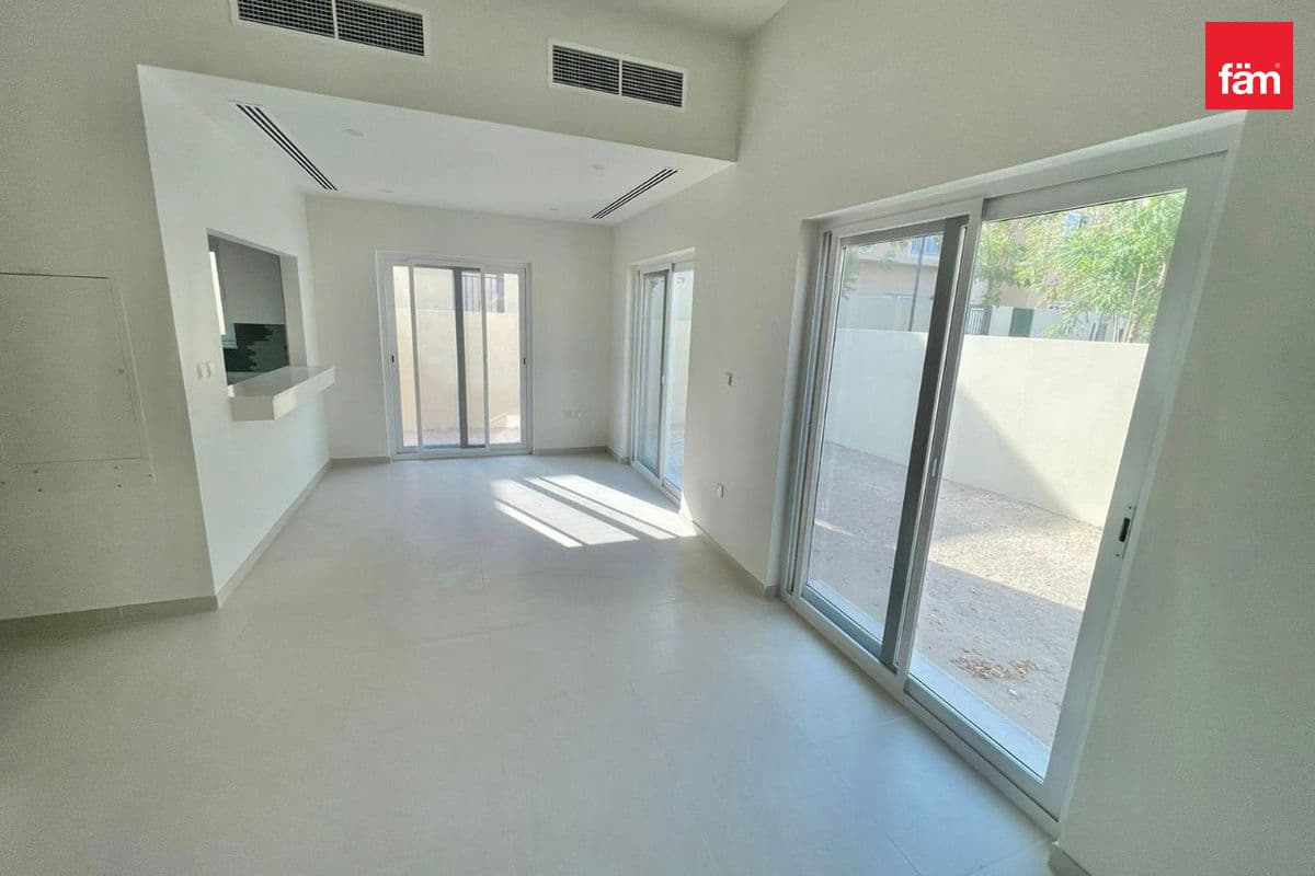 Corner | Single Row | Vacant | Prime Location