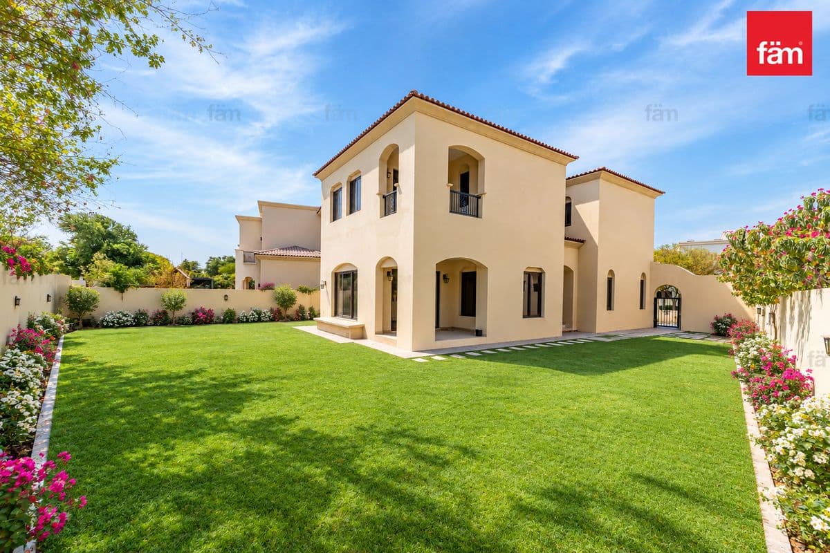 Vacant Single Row 4bedroom Large Plot