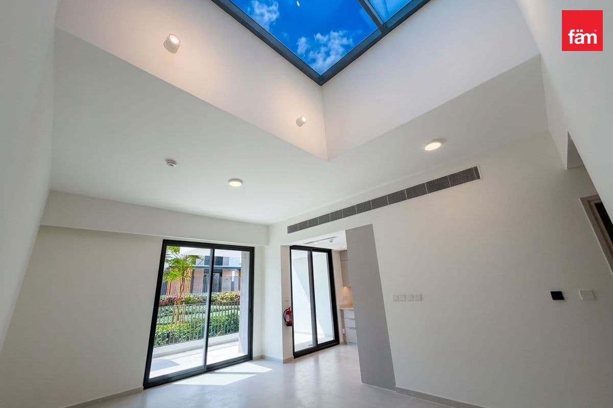 Green Belt View | Single Row | Skylight Layout