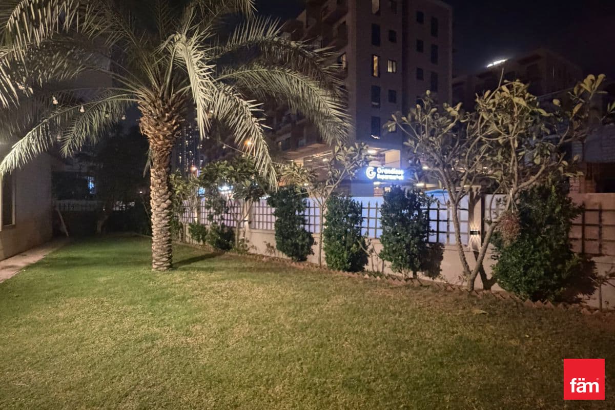 Furnished 5 Bed Villa | Corner Plot | Big Garden
