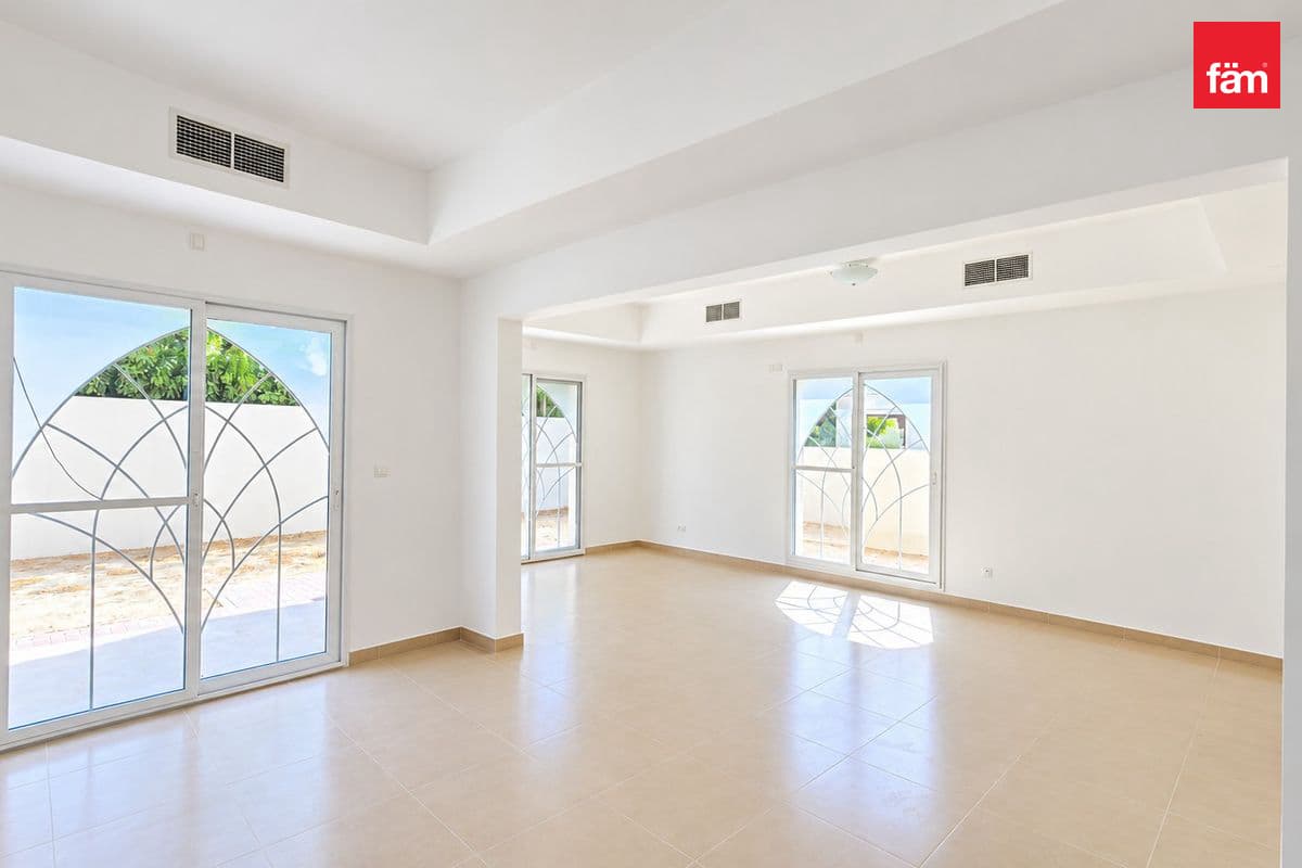 Spacious Family Home | Peaceful Community View