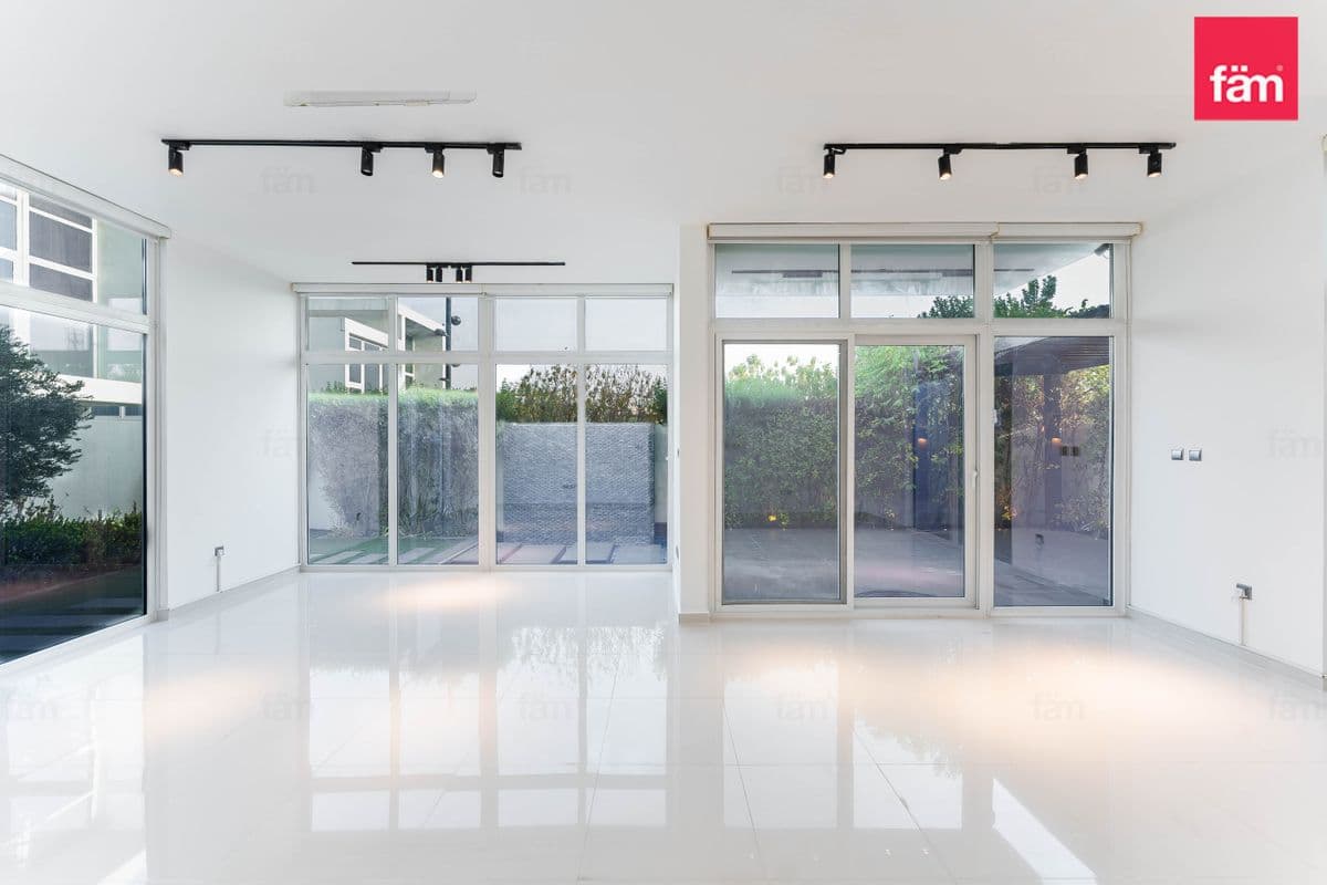 Upgraded | 6 Bed V2 | Single Row | Vacant