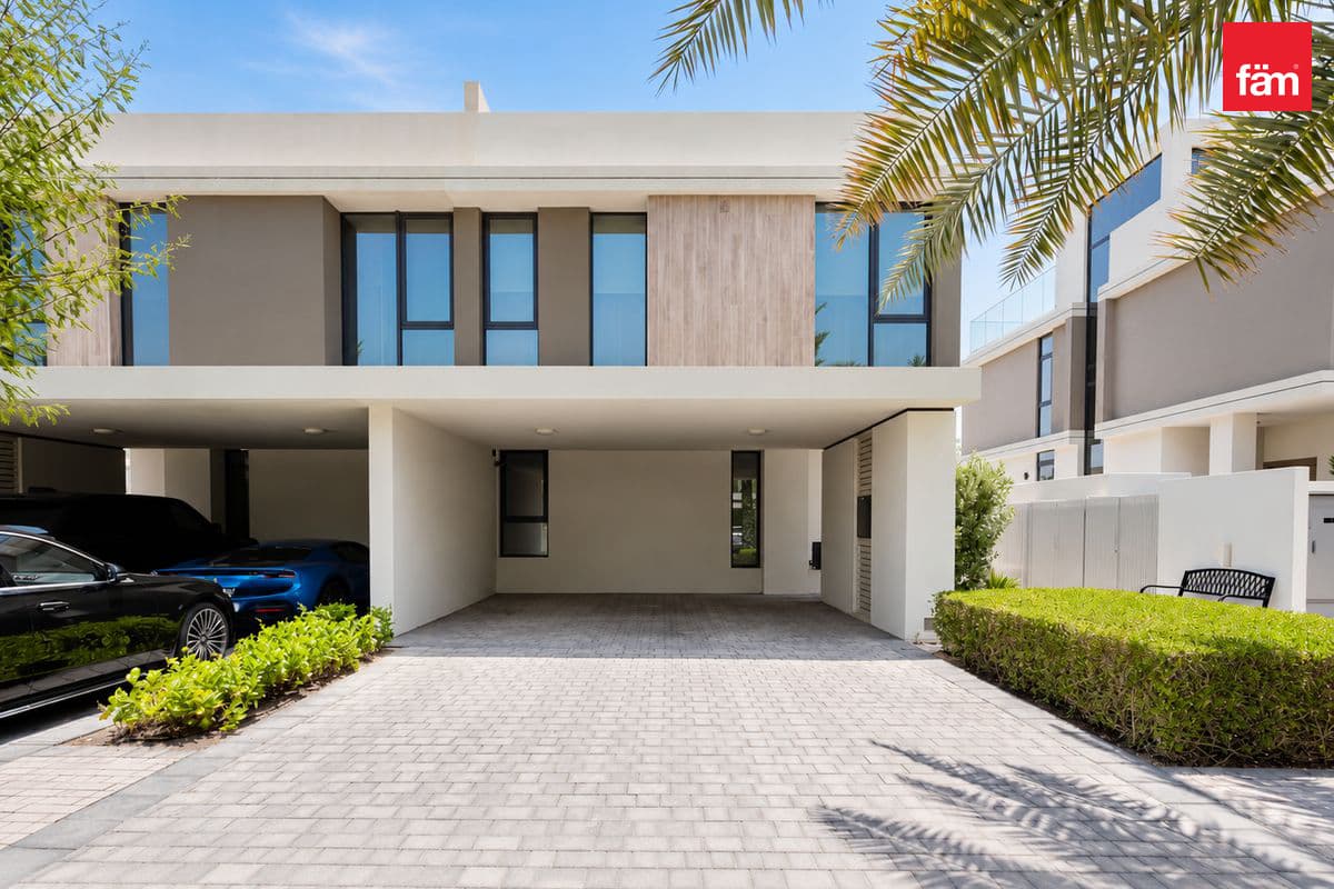 Corner Unit | Big Plot | Upgraded
