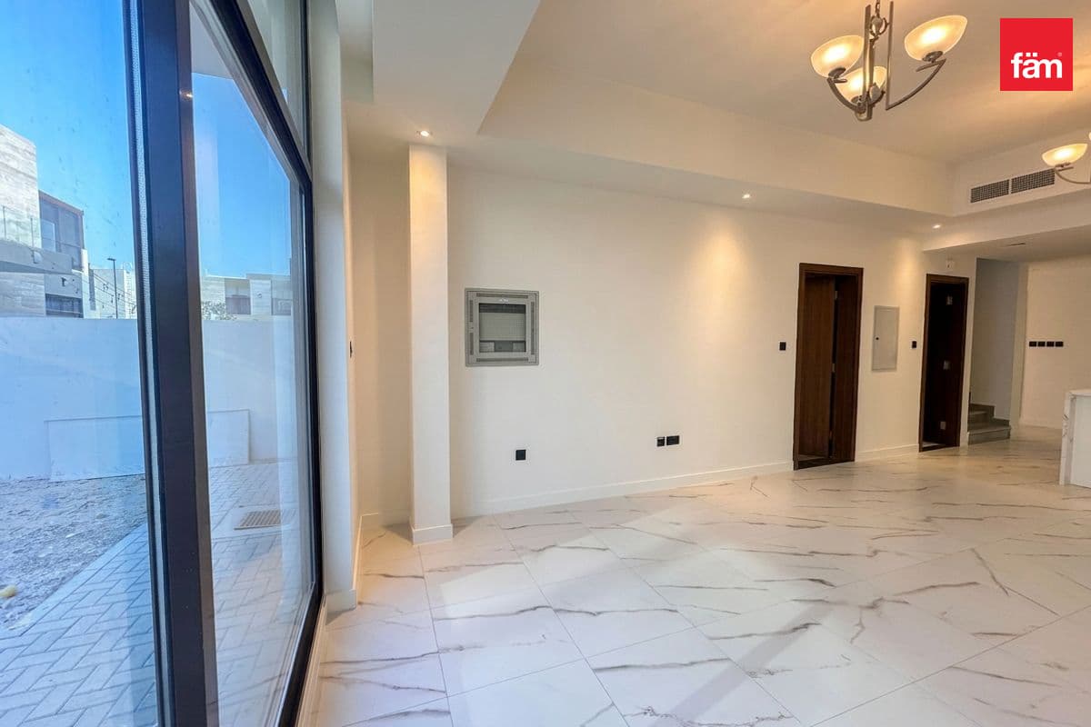 Middle Unit, Back To Back, Close To Pool