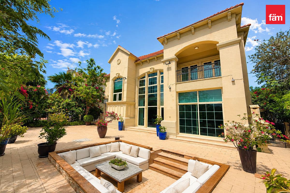 Unique Villa I Extended I Renovation Potential
