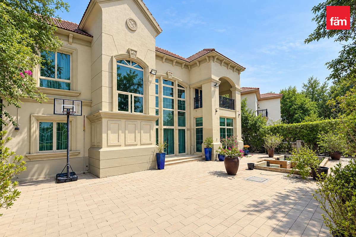 Unique Villa I Extended I Renovation Potential