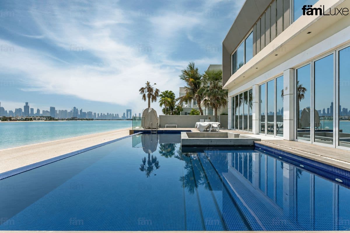 Marina Skyline View I Vacant I Exclusive