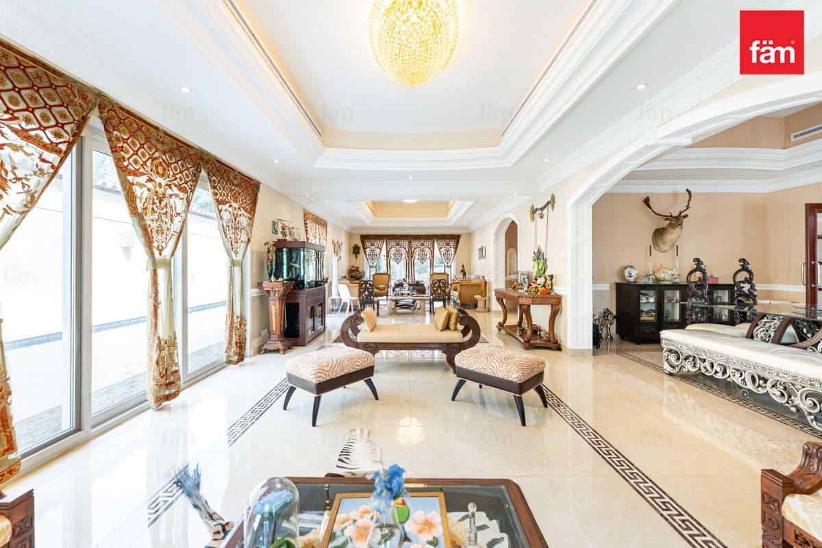 Upgraded | Fully Furnished | Private Pool And GYM